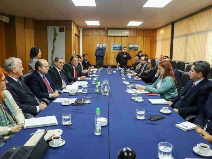 Comité Sectorial de Emergencia del Minagri define estrategia preventiva frente a riesgos climáticos en el sector silvoagropecuario Comité Sectorial de Emergencia del Minagri define estrategia preventiva frente a riesgos climáticos en el sector silvoagropecuario