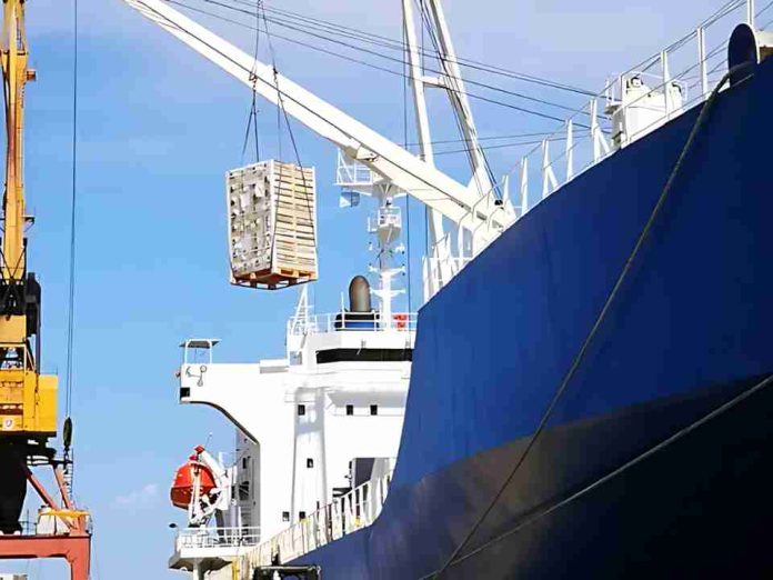 Efecto Irán: Exportadores de fruta tuvieron que pagar 9,1% más caro los fletes al puerto