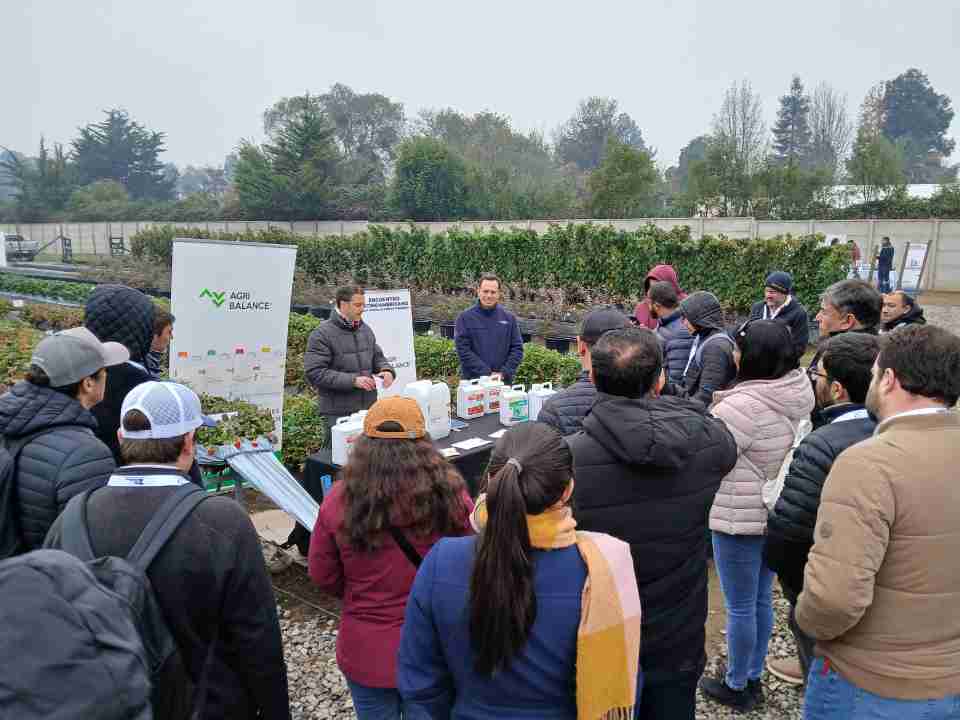 El Segundo Encuentro Latinoamericano de la Frutilla reunió a 200 asistentes de 9 países y 12 regiones de Chile consolidándose como el evento más importante de la Industria. El Segundo Encuentro Latinoamericano de la Frutilla reunió a 200 asistentes de 9 países y 12 regiones de Chile consolidándose como el evento más importante de la Industria.
