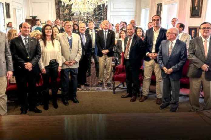 Frutas de Chile participa en encuentro del Ministro de Agricultura con Consejo de la SNA