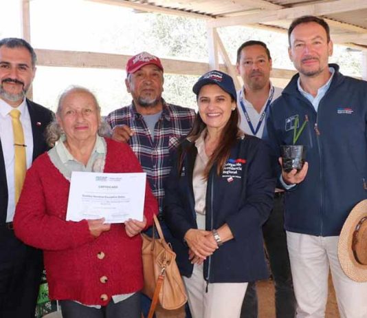 Gobierno entrega proyectos de riego y de recuperación de suelos a agricultores de la provincia de Huasco