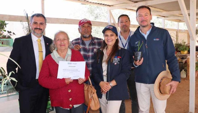 Gobierno entrega proyectos de riego y de recuperación de suelos a agricultores de la provincia de Huasco