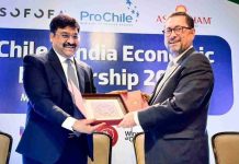 India | El ministro está de visita en Nueva Delhi, junto a una delegación de empresarios chilenos, para fomentar el comercio entre Chile e India.