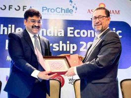 India | El ministro está de visita en Nueva Delhi, junto a una delegación de empresarios chilenos, para fomentar el comercio entre Chile e India. India | El ministro está de visita en Nueva Delhi, junto a una delegación de empresarios chilenos, para fomentar el comercio entre Chile e India.