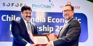 India | El ministro está de visita en Nueva Delhi, junto a una delegación de empresarios chilenos, para fomentar el comercio entre Chile e India.