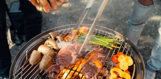 Kit parrillero esencial en Chile: qué accesorios necesitas de verdad según tu tipo de parrilla