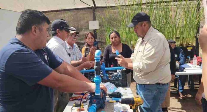 LabAncestral capacita a agricultores del Tamarugal en riego automatizado