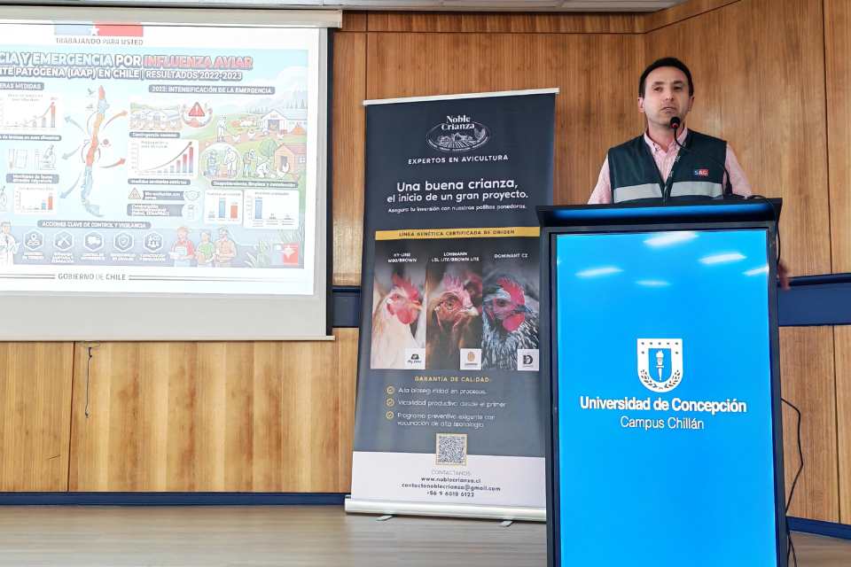 Ñuble reúne a sector público, academia y productores en torno a influenza aviar en seminario UdeC
