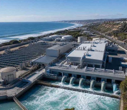 Reportaje | Estados Unidos convierte agua del océano en potable a gran escala: millones de litros diarios para frenar la sequía y salvar cultivos