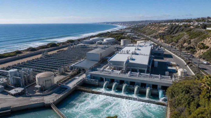 Reportaje | Estados Unidos convierte agua del océano en potable a gran escala: millones de litros diarios para frenar la sequía y salvar cultivos