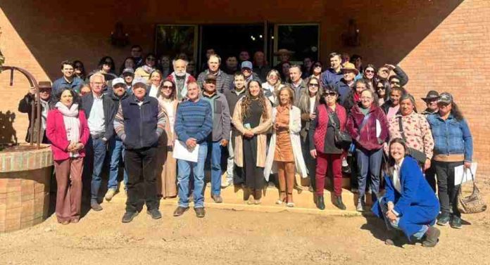 Seminario destacó innovación y tecnología como claves para la vitivinicultura del secano interior del Maule