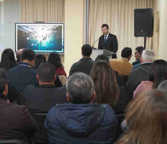 Summit Acuícola 2026 abordó en la UCN los desafíos tecnológicos para fortalecer la industria nacional Con una alta convocatoria presencial y asistentes conectados online desde distintos puntos del país, el Summit Acuícola 2026 consolidó a la Universidad Católica del Norte (UCN) como un punto de encuentro entre el mundo científico, la industria acuícola y el desarrollo regional.
