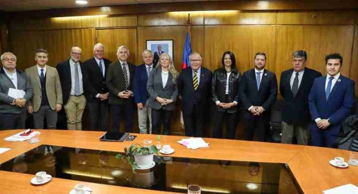 Consorcio Agricola del Sur, se reúne con Ministro Campos para impulsar agenda de trabajo prioritaria
