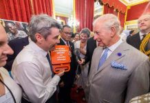 Ex ministro Marcelo Mena presenta al rey Carlos III el “freno de mano” contra el cambio climático