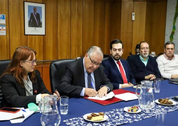 Ministro Jaime Campos firmó el decreto que formaliza el Comité técnico público privado de apoyo y fortalecimiento del cooperativismo agroalimentario y rural Ministro Jaime Campos firmó el decreto que formaliza el Comité técnico público privado de apoyo y fortalecimiento del cooperativismo agroalimentario y rural