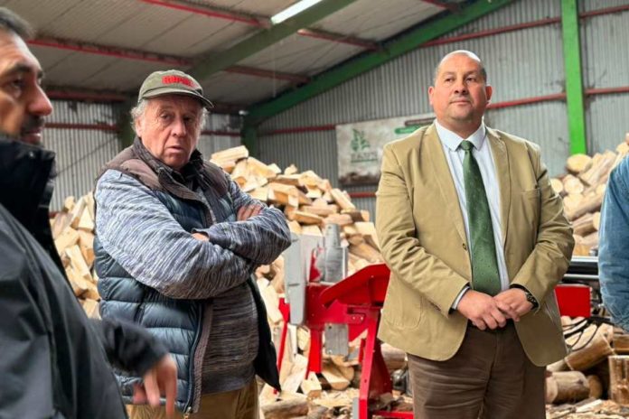 Seremi de Energía se reúne con Aproleña para monitorear producción y comercialización responsable de leña seca en el Biobío Seremi de Energía se reúne con Aproleña para monitorear producción y comercialización responsable de leña seca en el Biobío