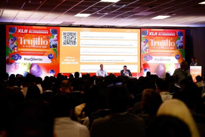 Cambio climático, genética y eficiencia marcaron la primera jornada del Seminario Internacional Blueberries Trujillo 2026 Cambio climático, genética y eficiencia marcaron la primera jornada del Seminario Internacional Blueberries Trujillo 2026