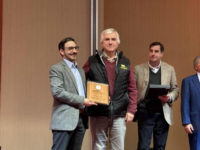 Director Regional de INIA Remehue es reconocido por su aporte a la divulgación científica Director Regional de INIA Remehue es reconocido por su aporte a la divulgación científica