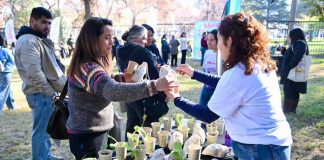 Gobierno de Santiago capacita a 200 personas en compostaje comunitario con «Nos Compostamos Bien II» Gobierno de Santiago capacita a 200 personas en compostaje comunitario con "Nos Compostamos Bien II"