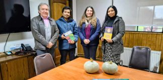 INIA entrega publicaciones técnicas a comunidad indígena de Nueva Imperial para fortalecer el aprendizaje agrícola