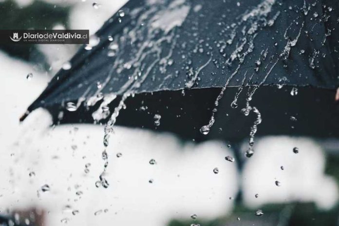 Lluvias sistemas frontales agua caída Chile bajo alerta agropecuaria: dos nuevos sistemas frontales llegan esta semana sobre suelos saturados y el país acumula más de 300 mm al sur del Maule