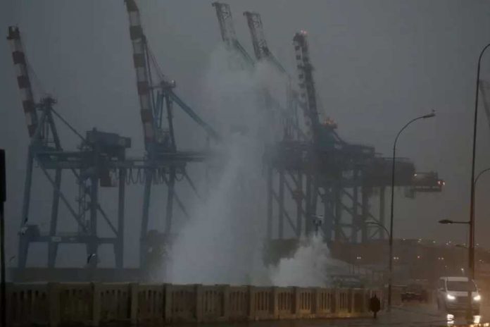 Puerto de Valparaíso y DP World San Antonio con suspensión temporal por sistema frontal Puerto de Valparaíso y DP World San Antonio con suspensión temporal por sistema frontal