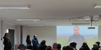 Seremi de Agricultura y Directora Regional de INDAP se reúnen con dirigentes locales y representantes del agro en Cochrane Seremi de Agricultura y Directora Regional de INDAP se reúnen con dirigentes locales y representantes del agro en Cochrane