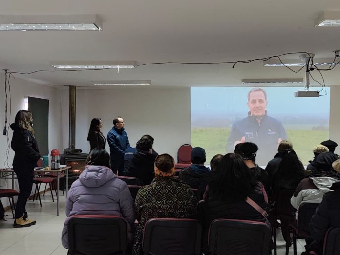 Seremi de Agricultura y Directora Regional de INDAP se reúnen con dirigentes locales y representantes del agro en Cochrane