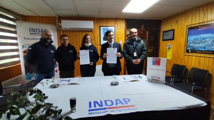 Seremi de Salud e INDAP Aysén renuevan convenio de colaboración para resguardar la salud de la Agricultura Familiar Campesina. Seremi de Salud e INDAP Aysén renuevan convenio de colaboración para resguardar la salud de la Agricultura Familiar Campesina.