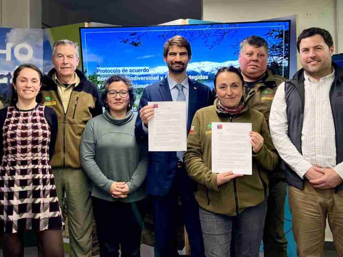 Servicio de Biodiversidad y Áreas Protegidas y Sindicato Nacional de Guardaparques de CONAF firman protocolo de acuerdo para el traspaso institucional