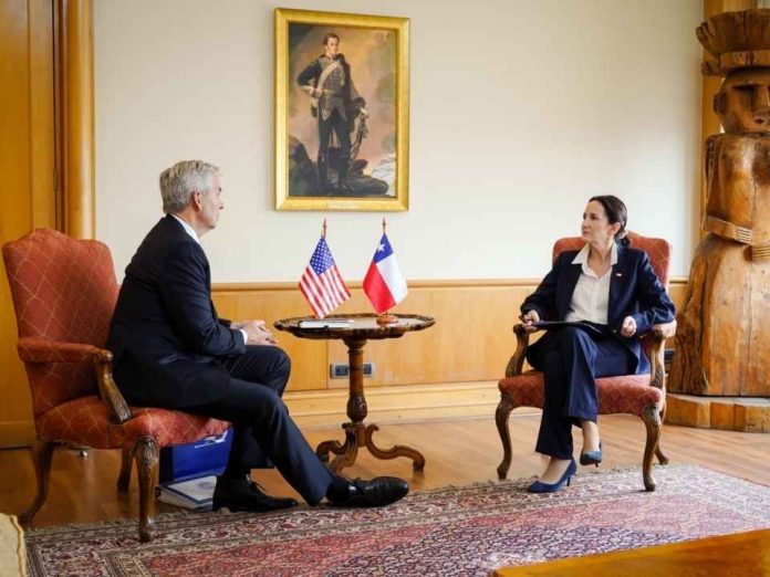 Chile y EE.UU. concretan reunión de alto nivel sobre aranceles y acuerdan continuar con las negociaciones en las próximas semanas Chile y EE.UU. concretan reunión de alto nivel sobre aranceles y acuerdan continuar con las negociaciones en las próximas semanas