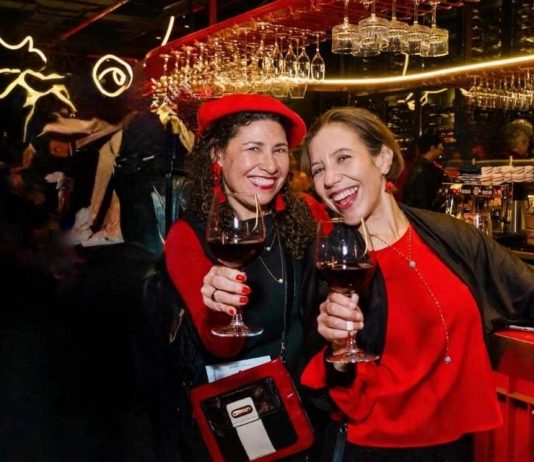 Dos chilenas vuelven a destacar entre los referentes internacionales de la comunicación del vino