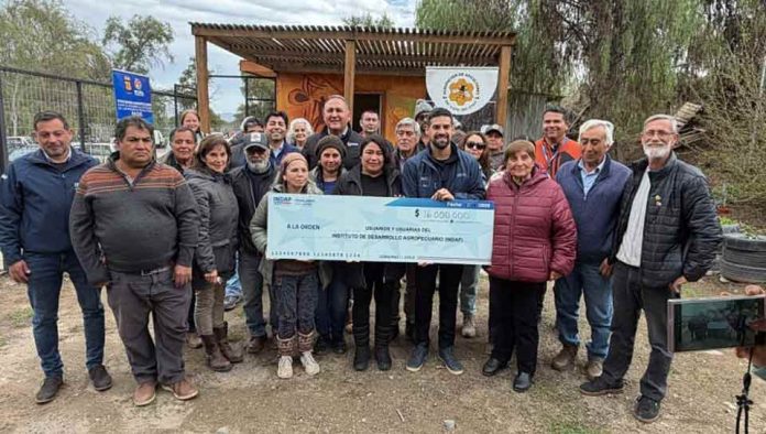 INDAP Coquimbo entrega recursos a apicultores del Valle de Elqui para asegurar la alimentación de colmenas INDAP Coquimbo entrega recursos a apicultores del Valle de Elqui para asegurar la alimentación de colmenas