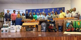 INDAP Tarapacá entregó equipamiento a agricultores para prevenir la mosca de la fruta en Pica INDAP Tarapacá entregó equipamiento a agricultores para prevenir la mosca de la fruta en Pica