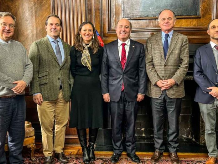 La SNA plantea propuestas para fortalecer el agro ante ministro de Hacienda La SNA plantea propuestas para fortalecer el agro ante ministro de Hacienda