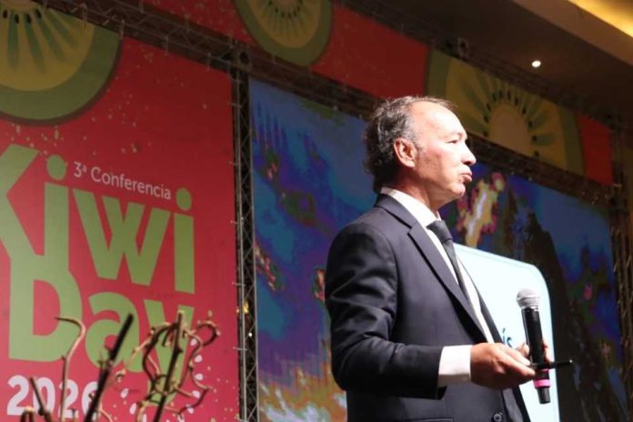 Presidente de Frutas de Chile insta a evolucionar hacia un «Modelo Exportador 5.0» para sostener la competitividad global del sector Presidente de Frutas de Chile insta a evolucionar hacia un «Modelo Exportador 5.0» para sostener la competitividad global del sector