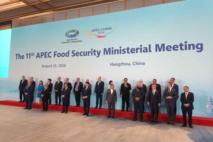 Subsecretario Venezian destaca en APEC el rol de la agricultura, la innovación y el desarrollo rural para impulsar el crecimiento Subsecretario Venezian destaca en APEC el rol de la agricultura, la innovación y el desarrollo rural para impulsar el crecimiento