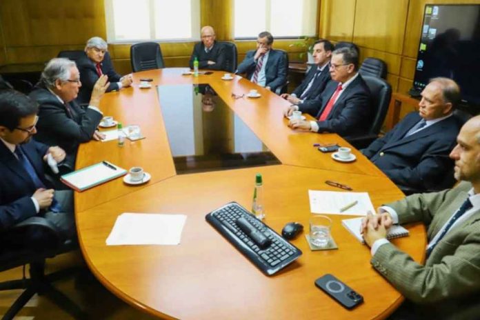 Comité Ganadero Bovino presenta agenda común al ministro de Agricultura