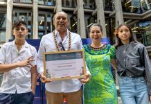 Escultor en madera de Rapa Nui Tomás Tuki Tepano recibió el Premio Maestro Artesano Tradicional Escultor en madera de Rapa Nui Tomás Tuki Tepano recibió el Premio Maestro Artesano Tradicional