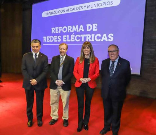 Gobierno refuerza trabajo con municipios para prevenir incendios forestales y avanzar en modernización de redes eléctricas Gobierno refuerza trabajo con municipios para prevenir incendios forestales y avanzar en modernización de redes eléctricas