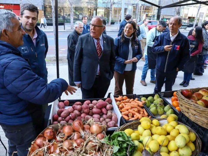 INDAP conmemora 10 años desde la creación de los Mercados Campesinos INDAP conmemora 10 años desde la creación de los Mercados Campesinos