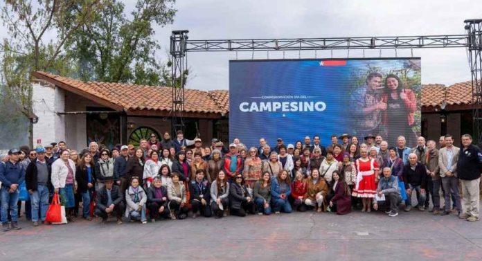 INDAP destaca el aporte de la Agricultura Familiar Campesina en del Día del Campesino en la Región Metropolitana INDAP destaca el aporte de la Agricultura Familiar Campesina en del Día del Campesino en la Región Metropolitana