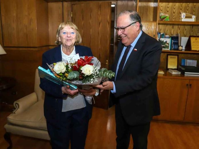 Ministerio de Agricultura reconoce aporte al mundo silvoagropecuario de nueva Premio Nacional de Ciencias Aplicadas y Tecnológicas Ministerio de Agricultura reconoce aporte al mundo silvoagropecuario de nueva Premio Nacional de Ciencias Aplicadas y Tecnológicas