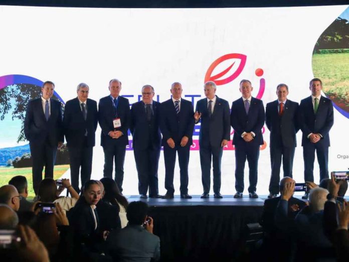 Ministro de Agricultura llama a hacerse cargo de los nuevos desafíos del sector frutícola en Fruittrade 2026 Ministro de Agricultura llama a hacerse cargo de los nuevos desafíos del sector frutícola en Fruittrade 2026