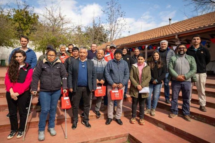 Reportaje | Tecnología en terreno: pequeños agricultores incorporan sensores para monitorear sus campos y decidir con datos propios