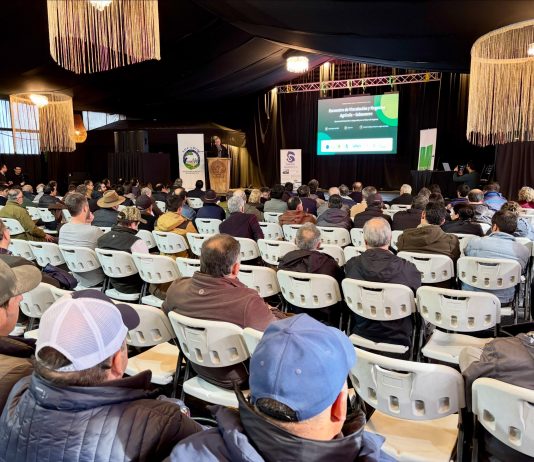 Seremi de Economía y Corfo Ñuble destacan oportunidades de reconversión agrícola y alianzas con la industria salmonera Seremi de Economía y Corfo Ñuble destacan oportunidades de reconversión agrícola y alianzas con la industria salmonera | Socabío 2026