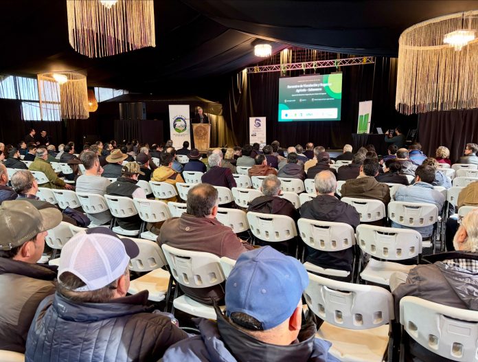 Seremi de Economía y Corfo Ñuble destacan oportunidades de reconversión agrícola y alianzas con la industria salmonera | Socabío 2026 Seremi de Economía y Corfo Ñuble destacan oportunidades de reconversión agrícola y alianzas con la industria salmonera | Socabío 2026