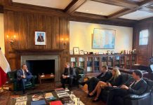 Frutas de Chile y Embajador de Chile en EE.UU. sostienen encuentro de cara a la temporada de exportaciones frutícolas 2026-27 Frutas de Chile y Embajador de Chile en EE.UU. sostienen encuentro de cara a la temporada de exportaciones frutícolas 2026-27