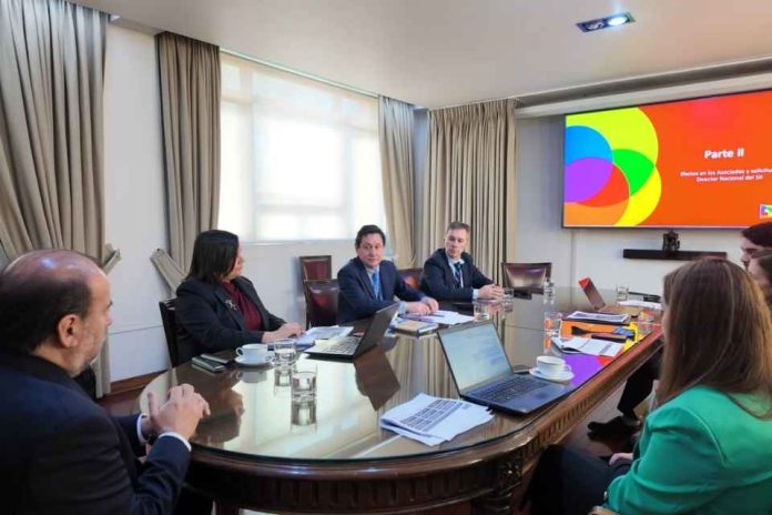 Frutas de Chile y director del SII analizan temas tributarios de interés para el sector