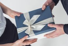Guía de regalos corporativos para las fiestas navideñas: para todos en tu lista. Envíos a todo el país Guía de regalos corporativos para las fiestas navideñas: para todos en tu lista. Envíos a todo el país, cesta de vino navideña, cesta de Veuve Clicquot